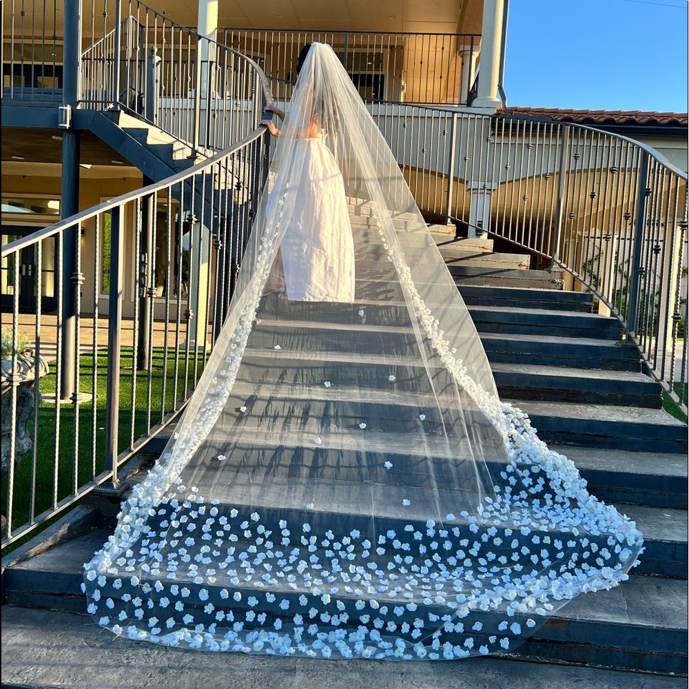 Breathtaking 12.5ft Long Bridal Designer 3D Flower Cathedral Veil with Comb 🤩💒